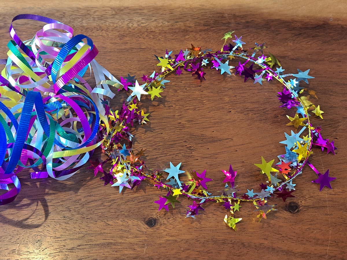 Star crowns for guests